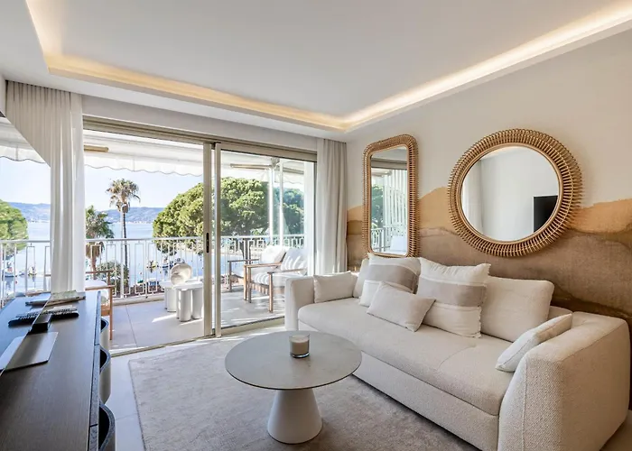 Ref 1979 - Palm Beach- Sea View For Rent * Cannes