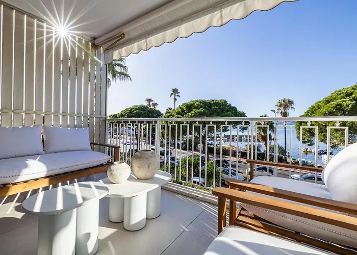 Ref 1979 - Palm Beach- Sea View For Rent * Cannes