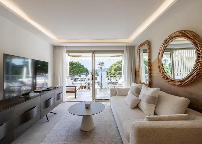 Ref 1979 - Palm Beach- Sea View For Rent * Cannes
