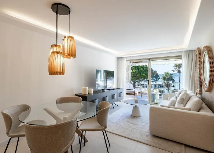 Ref 1979 - Palm Beach- Sea View For Rent *