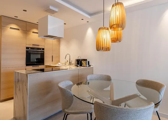 Ref 1979 - Palm Beach- Sea View For Rent Cannes